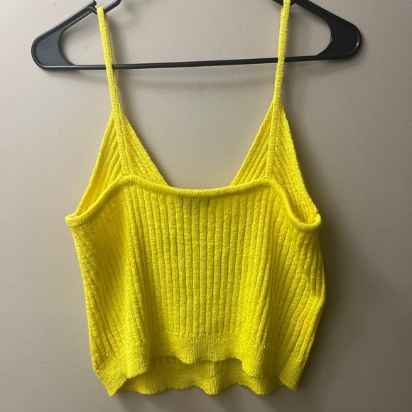 Yellow Knitted Crop top - Picture 3 of 4